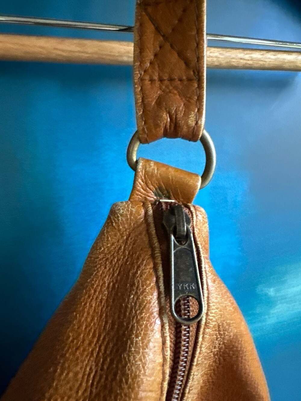The Walking Co. Brown Pebbled Leather Teardrop Sling Bag Backpack Made in Colomb - Picture 4 of 10